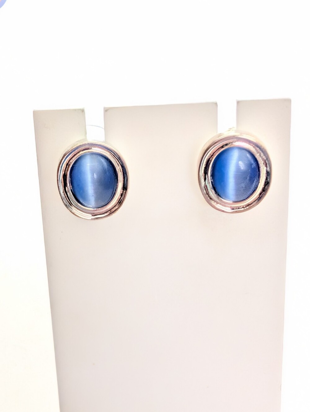 Vintage Retro Silver Tone Cats Eye Moonglow Blue Glass Cabochon Post Earrings